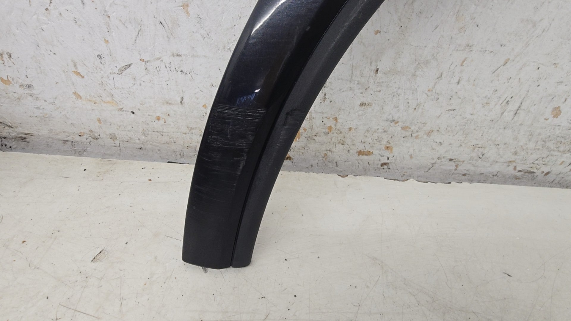 30779577 Volvo XC90 Front Left Passenger Wheel Arch Trim 2006-2015 — VS Breakers Nottingham