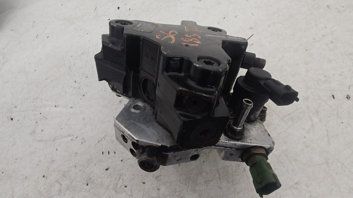 2006-2010 Volvo V50 D5 High Pressure Fuel Pump 0445010111 2400cc Diesel D5244T