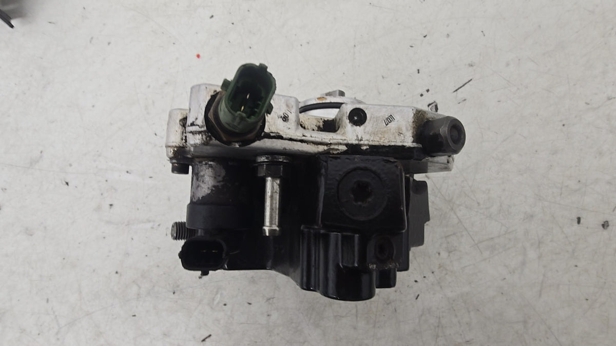 2006-2010 Volvo V50 D5 High Pressure Fuel Pump 0445010111 2400cc Diesel D5244T