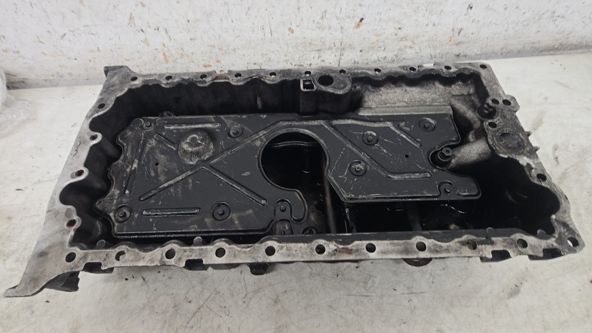 Volvo XC90 V70 XC70 S60 Oil Pan Sump 30777535-AA 2005-2015 | Genuine | VS Breakers