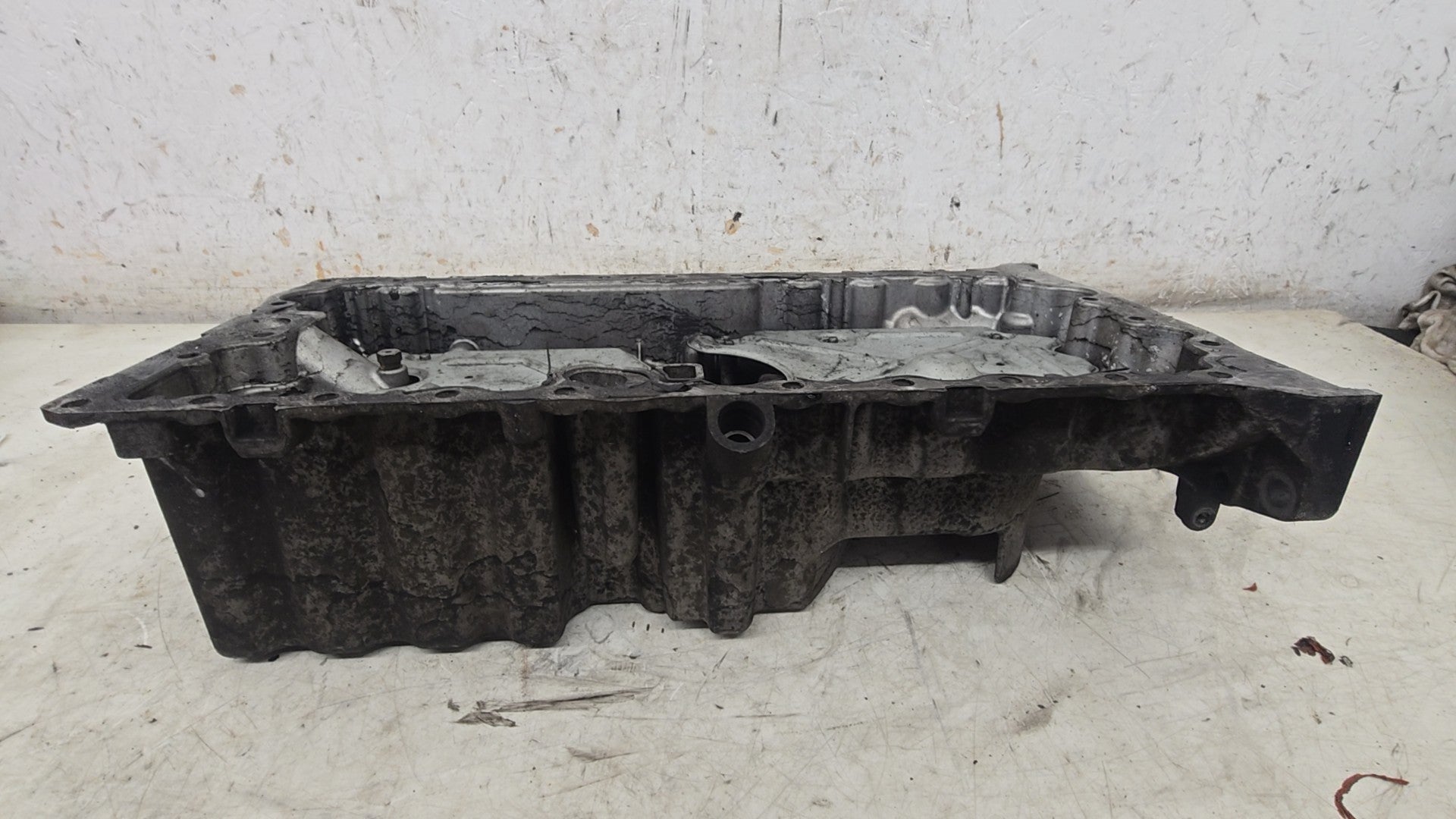 2005-2015 Volvo XC90 2.4 D5 Oil Sump Pan 30713677 Genuine | VS Breakers