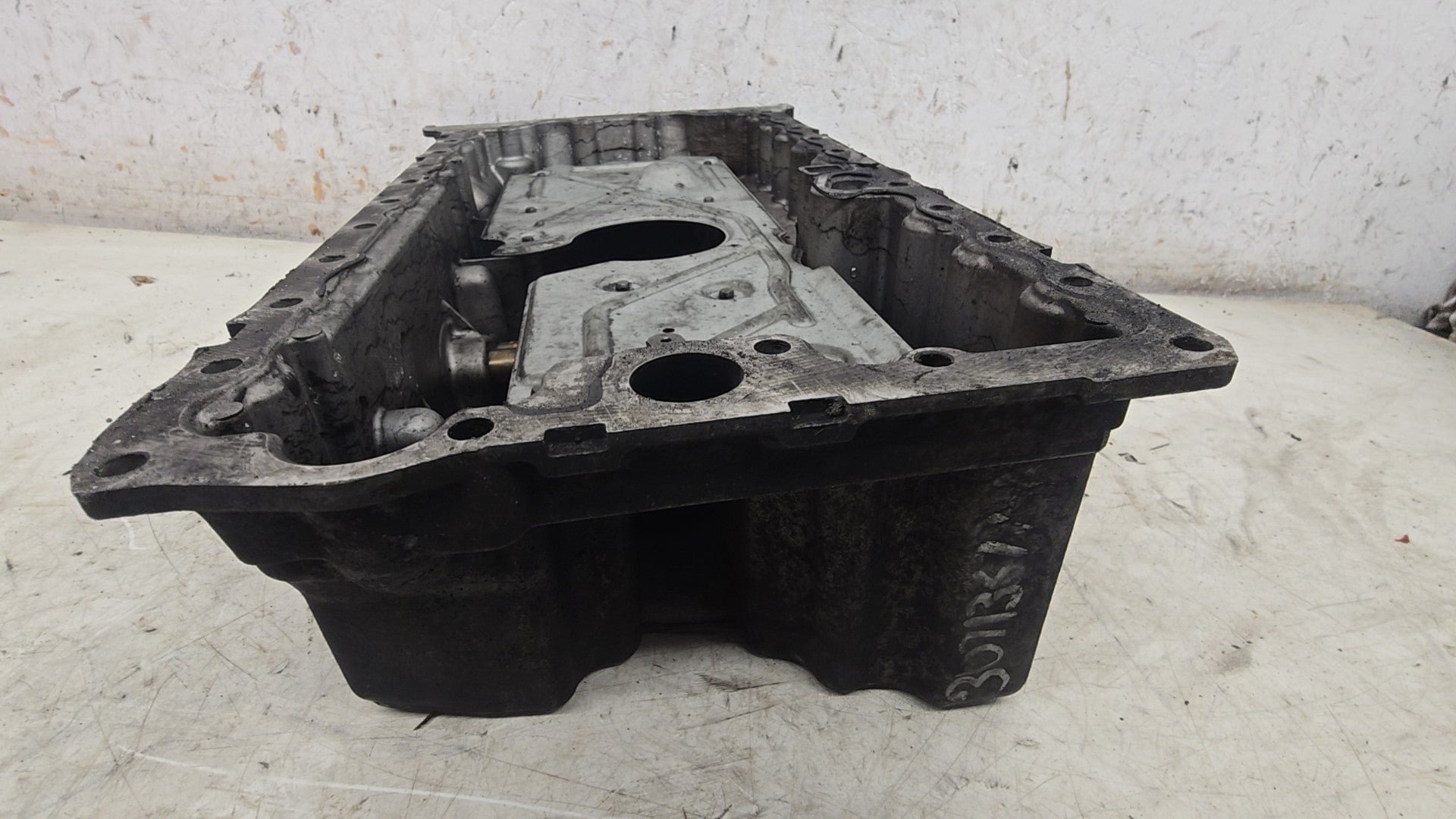 2005-2015 Volvo XC90 2.4 D5 Oil Sump Pan 30713677 Genuine | VS Breakers