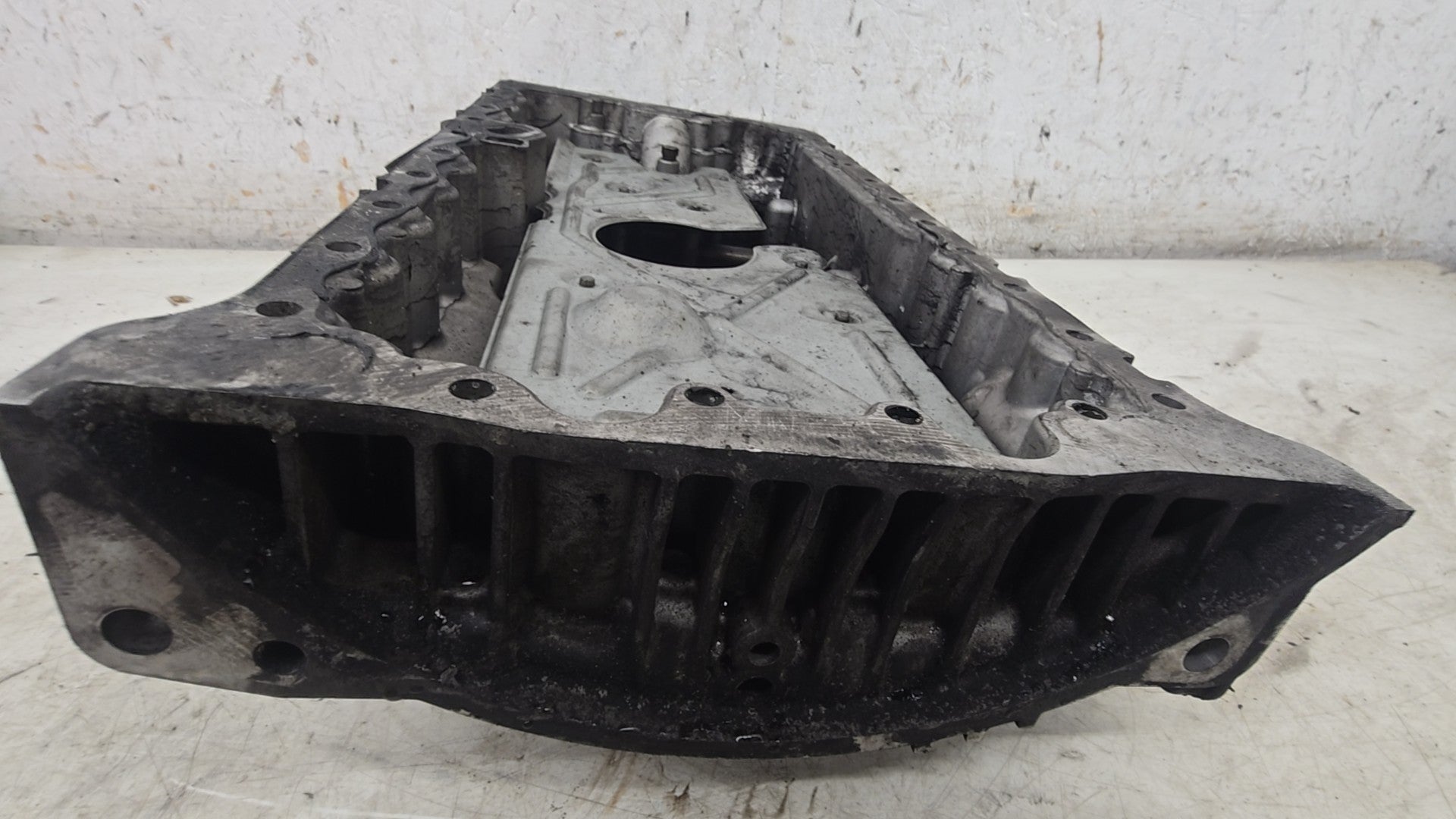2005-2015 Volvo XC90 2.4 D5 Oil Sump Pan 30713677 Genuine | VS Breakers