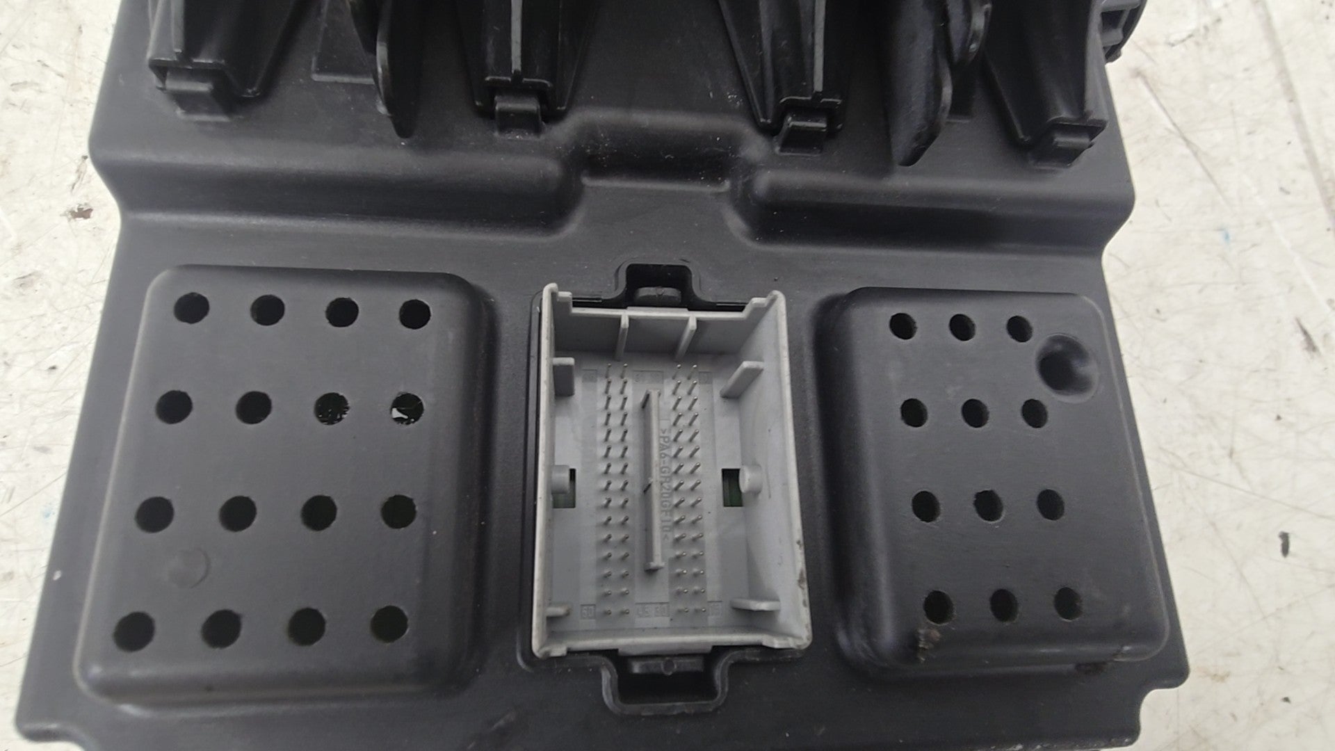 30728356 Volvo V70 S60 S80 XC70 CEM Central Electronic Module 2004-2009 Genuine