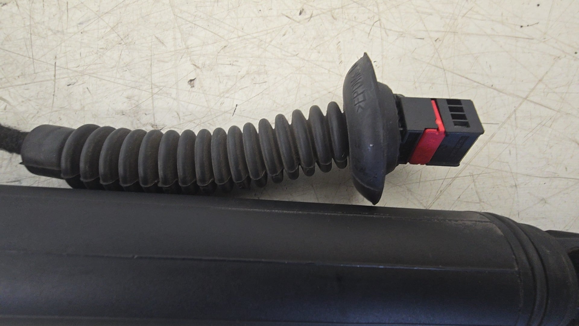 31690604 Volvo XC90 II T8 Electric Tailgate Strut 2015-2030 Genuine — VS Breakers