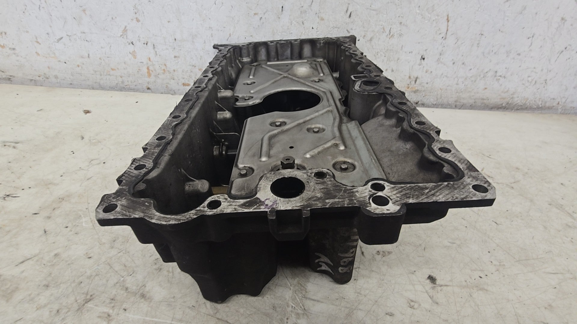 2008-2010 Volvo XC70 2.4D Genuine Oil Pan Sump 30777968 | VS Breakers Nottingham