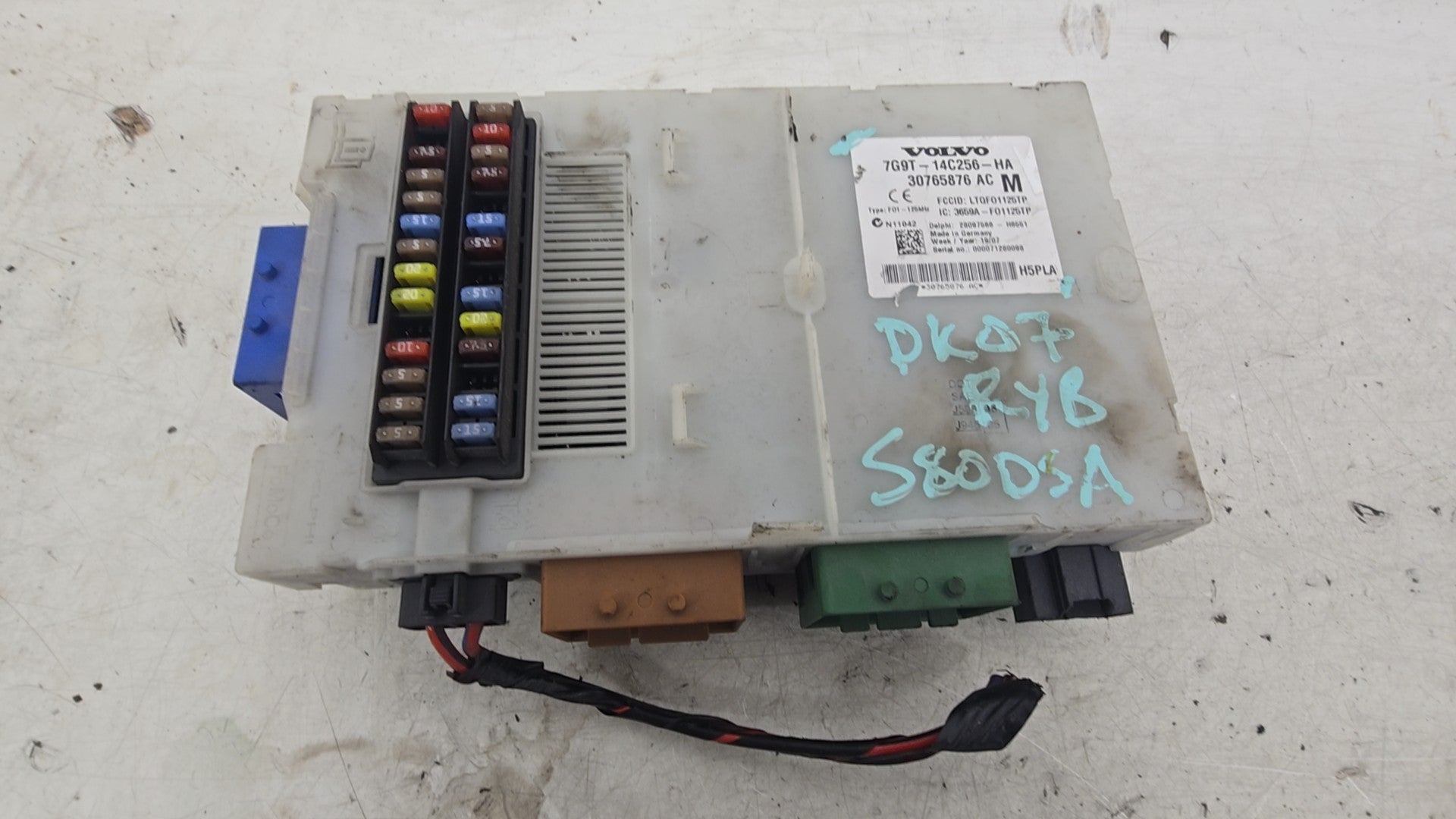 2007-2010 Volvo S80 Central Electronic Module CEM 30765876 D5 2.4 Diesel Manual