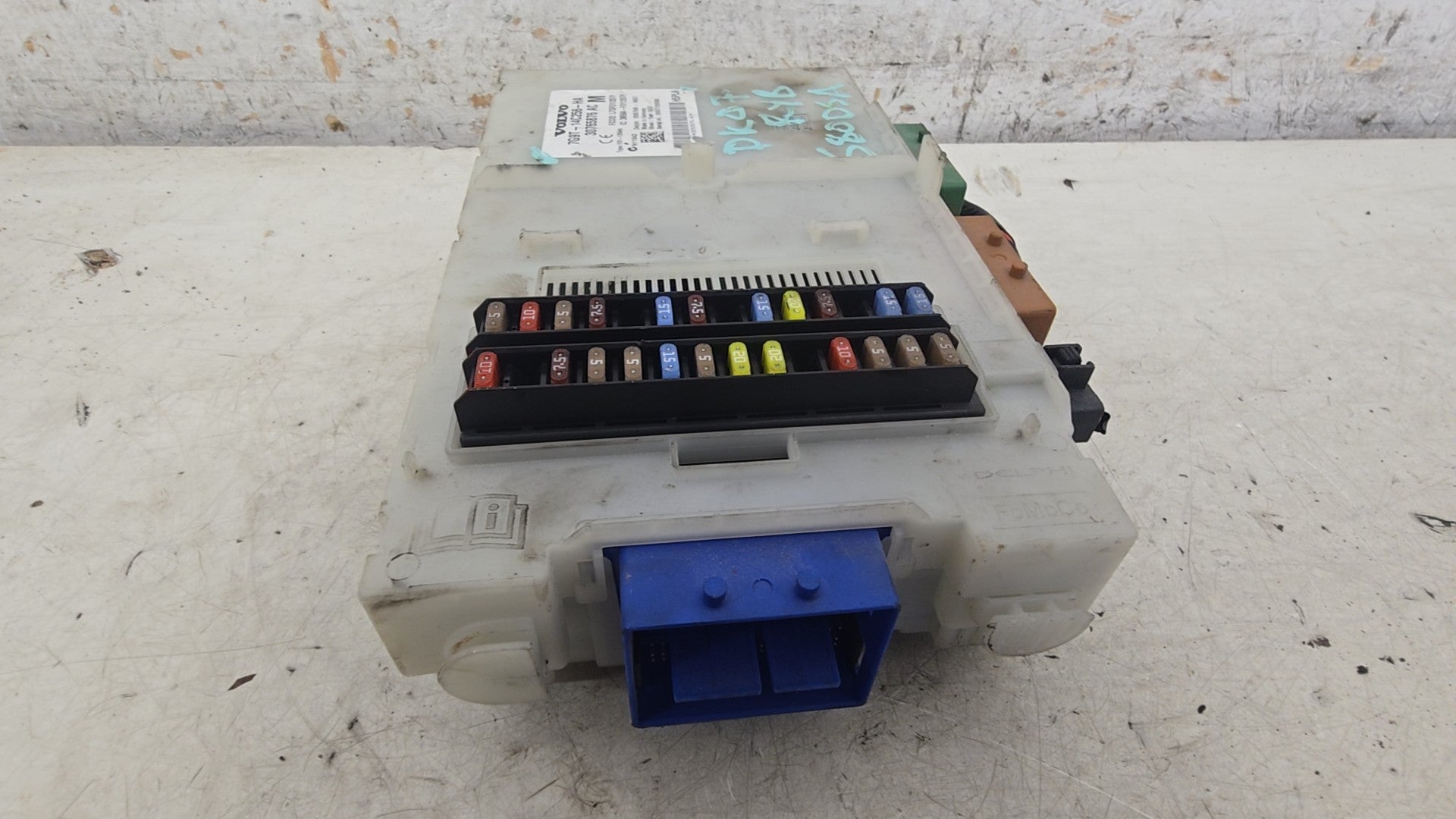 2007-2010 Volvo S80 Central Electronic Module CEM 30765876 D5 2.4 Diesel Manual