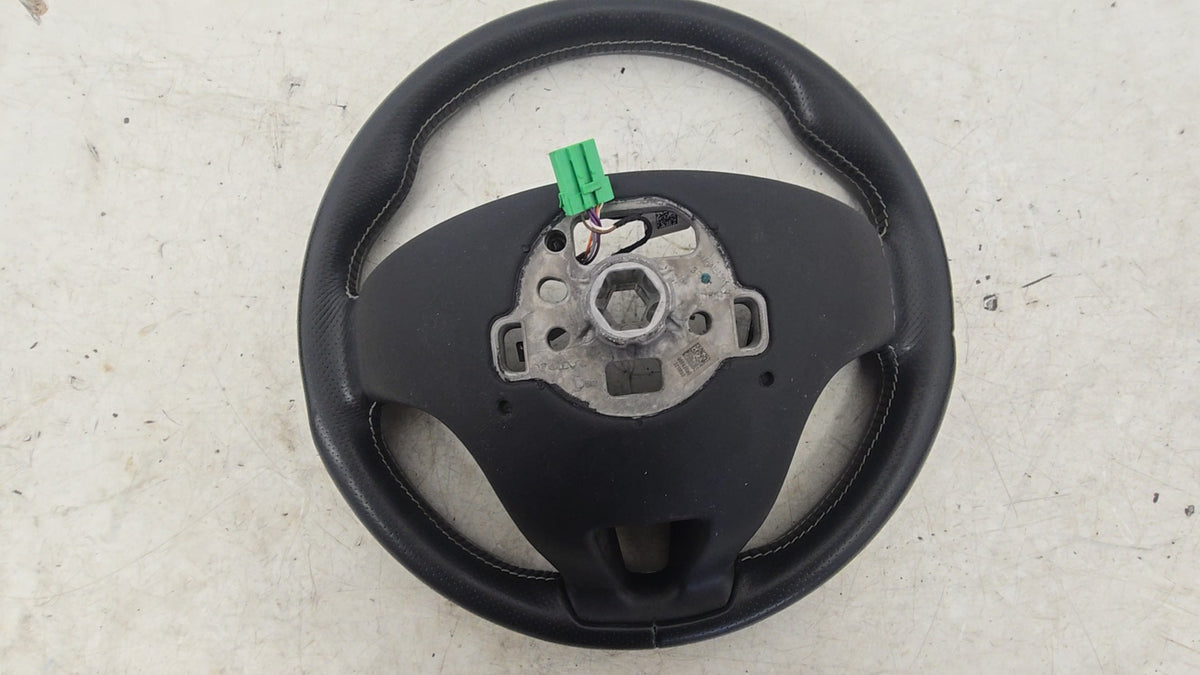 2022-2024 Volvo XC40 Ultimate Recharge Twin Electric AWD Steering Wheel 31332927 — Genuine, Grade A