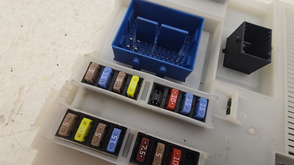2008-2016 Volvo V70 Interior Fuse Box 31254837 2.4D D5244T10 Automatic — Genuine VRAC Grade A