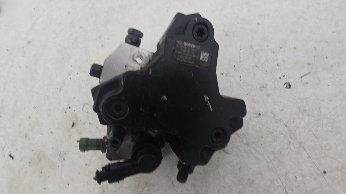 0445010111 High Pressure Diesel Pump Volvo V50 D5244T 2007-2010 — 30756125 / 31303475