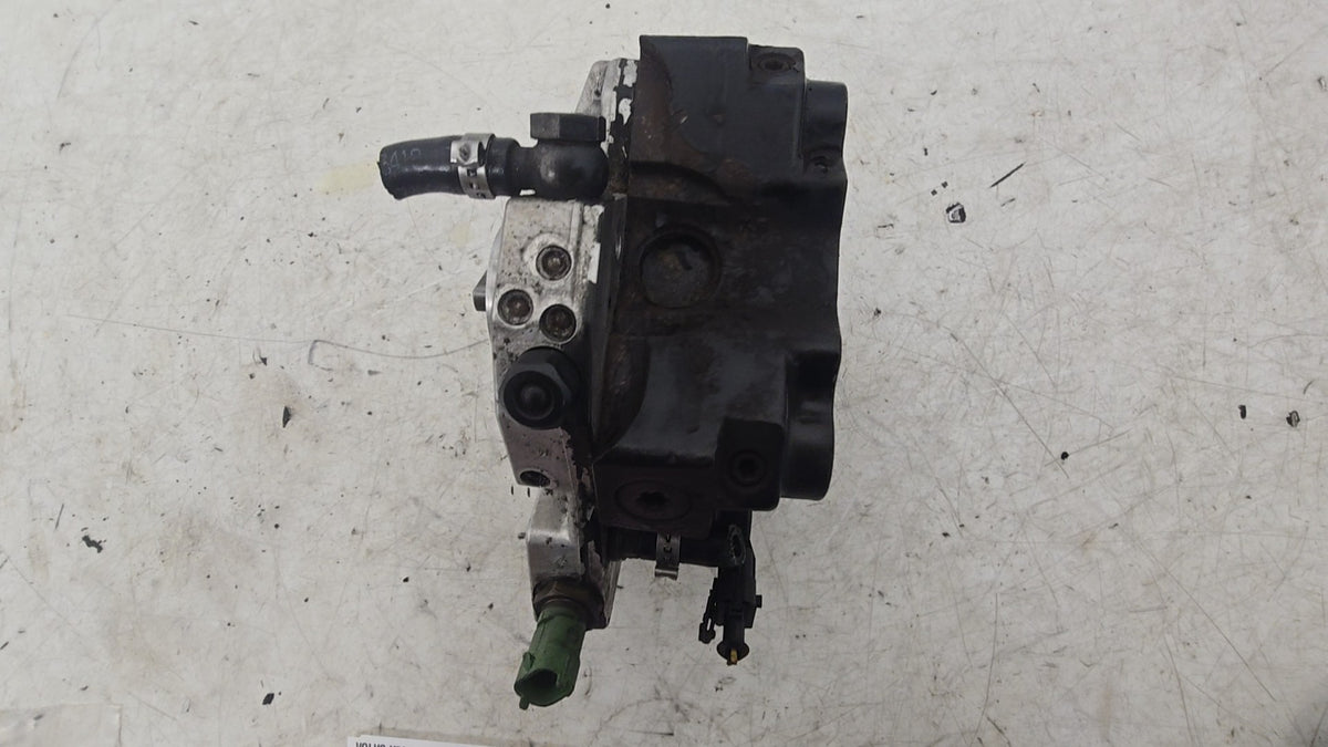 0445010111 High Pressure Diesel Pump Volvo V50 D5244T 2007-2010 — 30756125 / 31303475