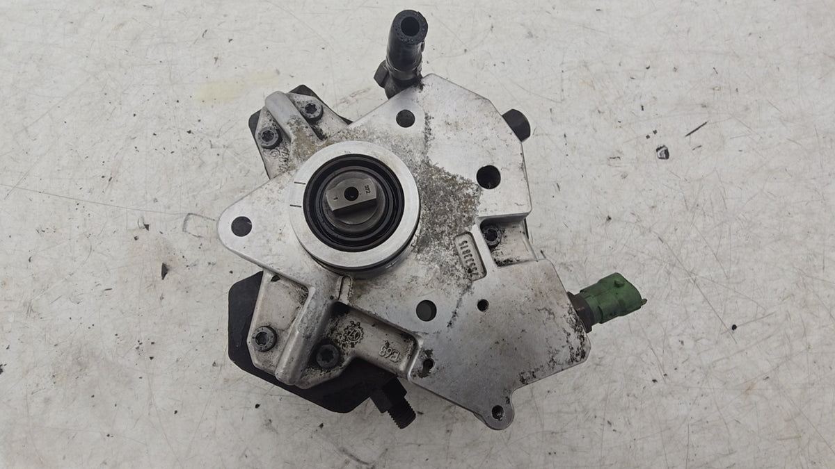 0445010111 High Pressure Diesel Pump Volvo V50 D5244T 2007-2010 — 30756125 / 31303475