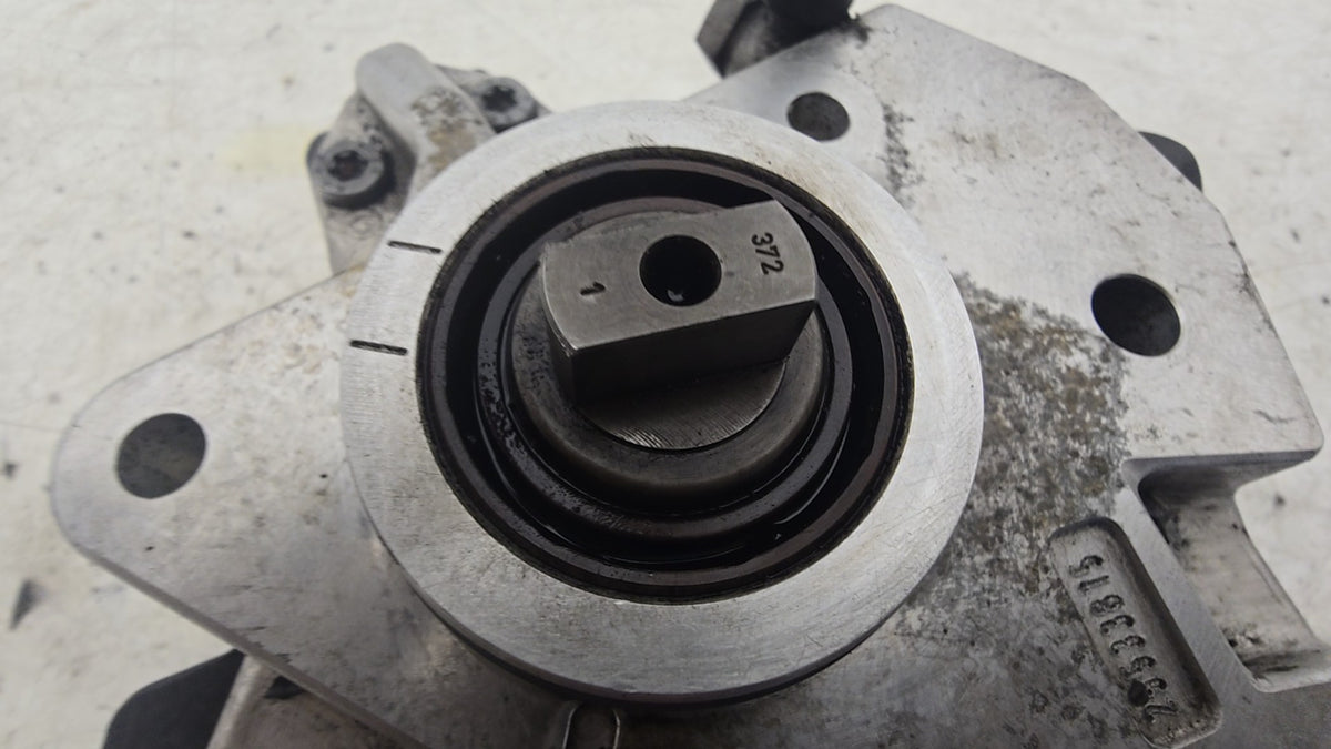 0445010111 High Pressure Diesel Pump Volvo V50 D5244T 2007-2010 — 30756125 / 31303475