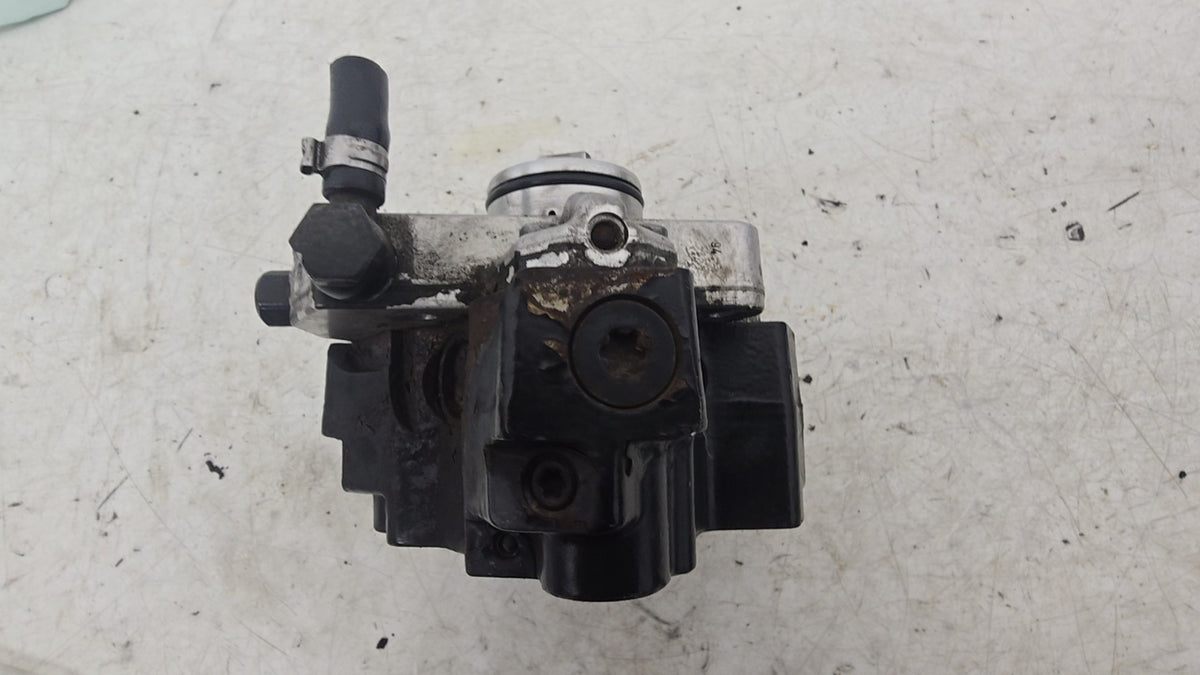 0445010111 High Pressure Diesel Pump Volvo V50 D5244T 2007-2010 — 30756125 / 31303475