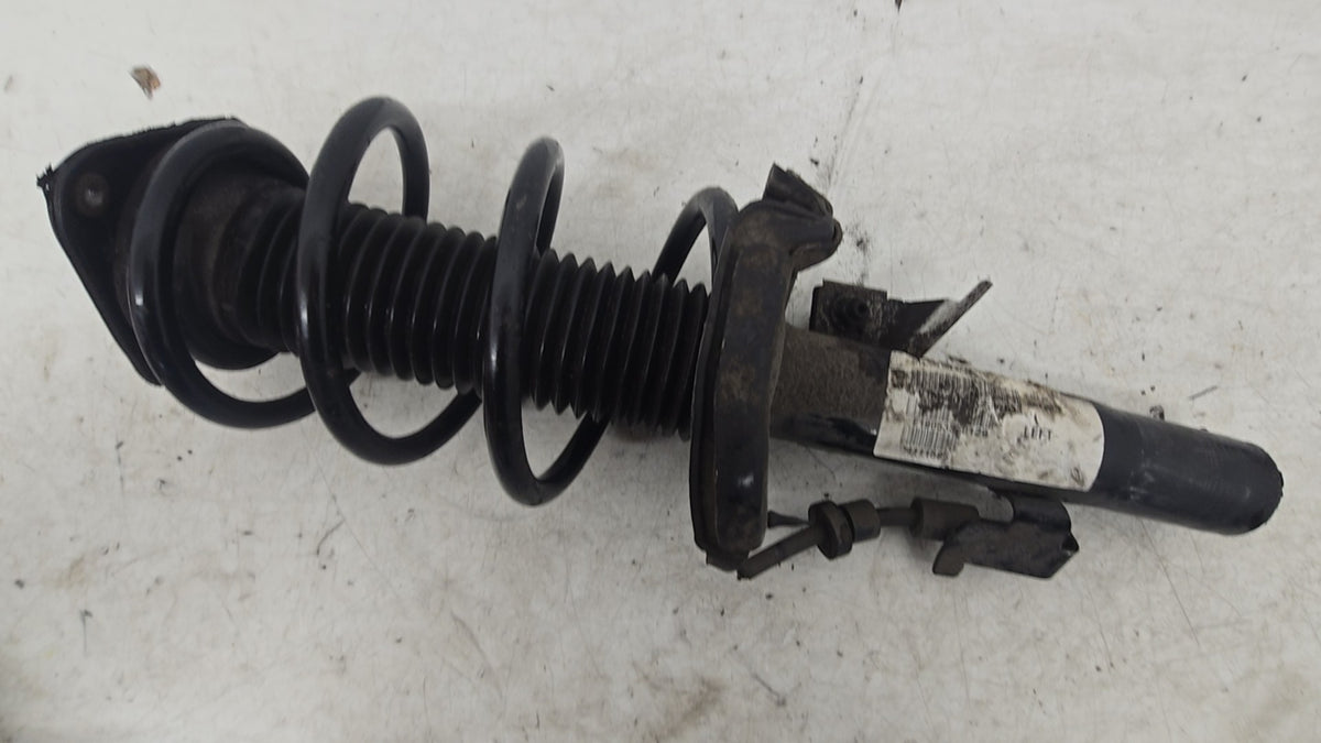 2012-2019 Volvo V40 Hatchback Front Left Passenger Suspension Assembly Stock Ref 10725 — Genuine Part