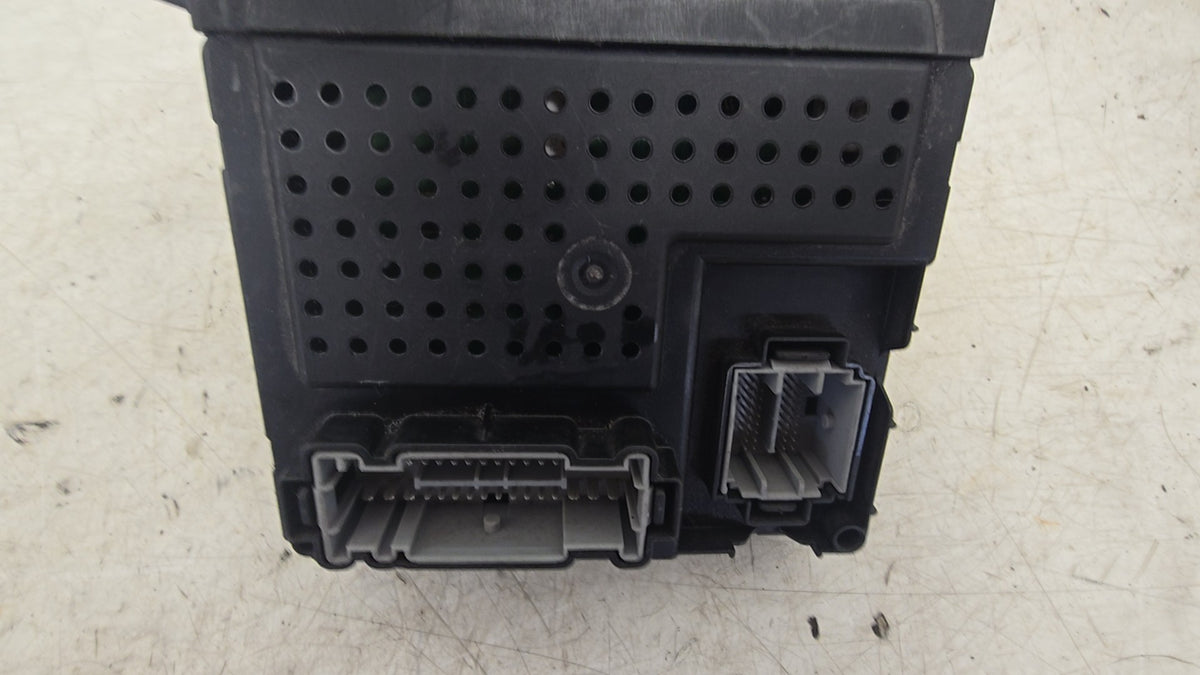 30765646 Volvo XC70 Central Electronic Module CEM 2004-2007 2400cc Diesel Automatic