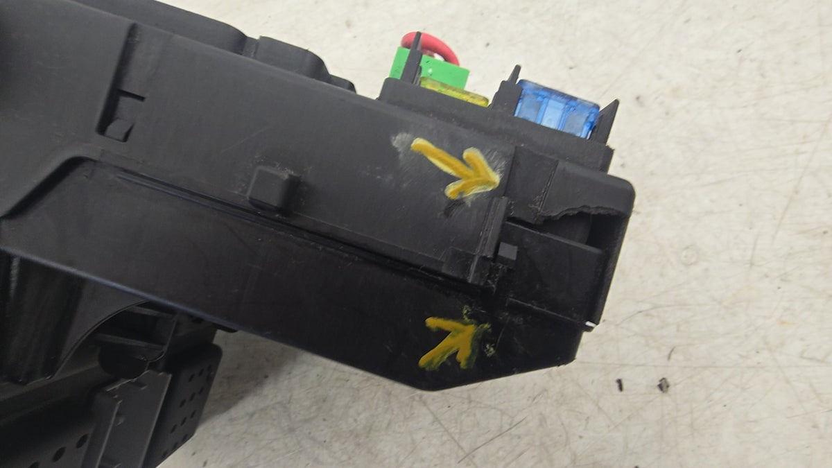 30765646 Volvo XC70 Central Electronic Module CEM 2004-2007 2400cc Diesel Automatic