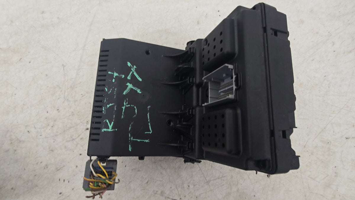 30728356 Volvo V70 Central Electronic Module CEM 2004-2007 2401cc Diesel Automatic