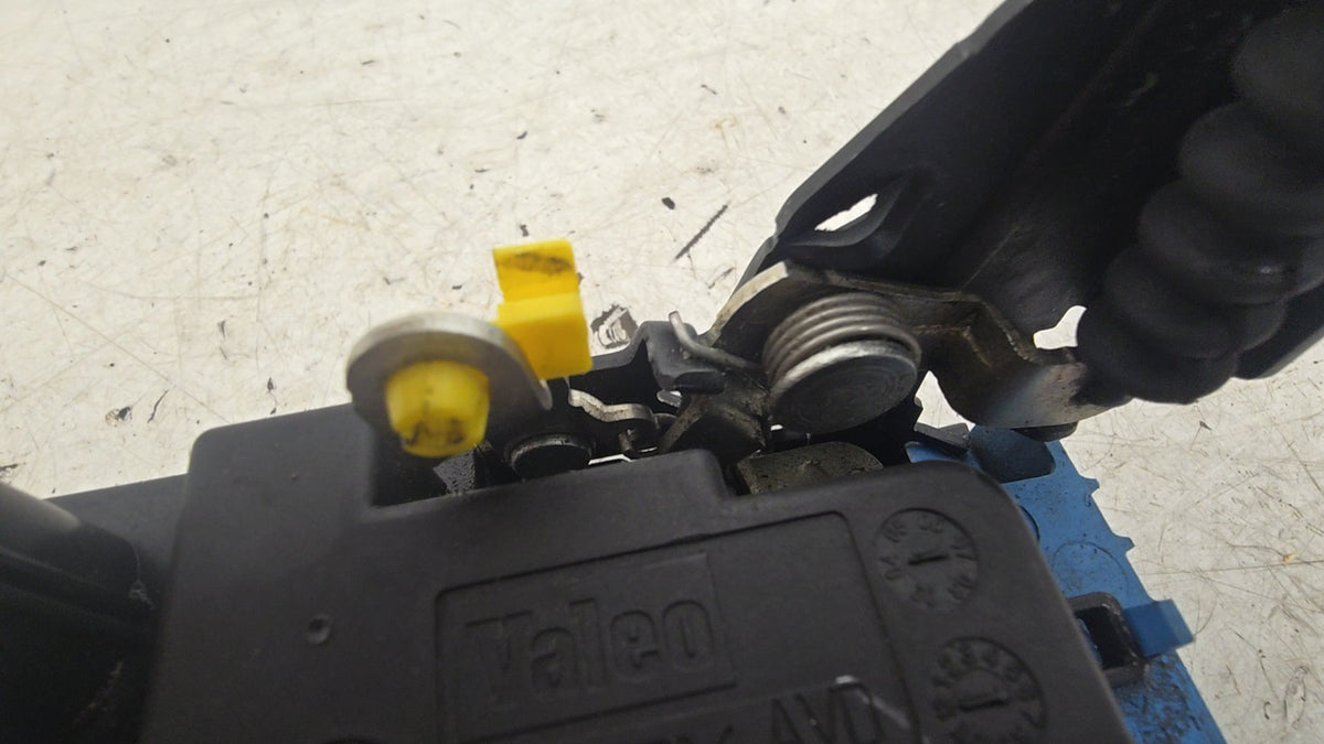 2005-2008 Volvo V70 Front Right Door Lock Actuator 30699747 Genuine 2400cc Diesel
