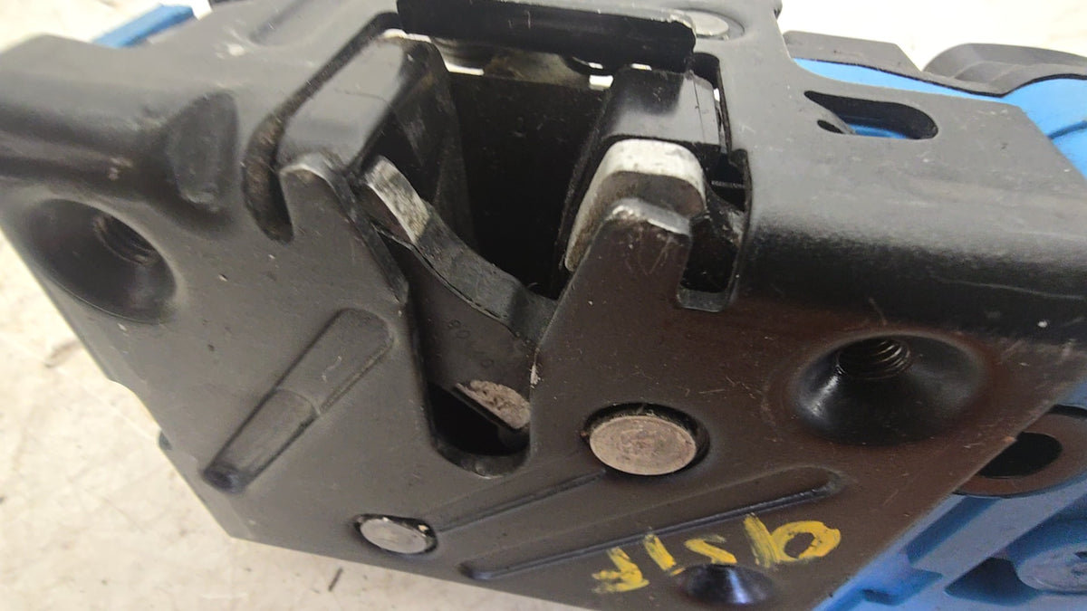 2005-2008 Volvo V70 Front Right Door Lock Actuator 30699747 Genuine 2400cc Diesel