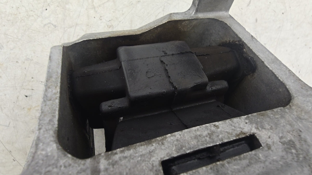 32325236 Volvo XC40 T3 Left Engine Mount 2018-2025 1477cc Petrol Automatic — VS Breakers