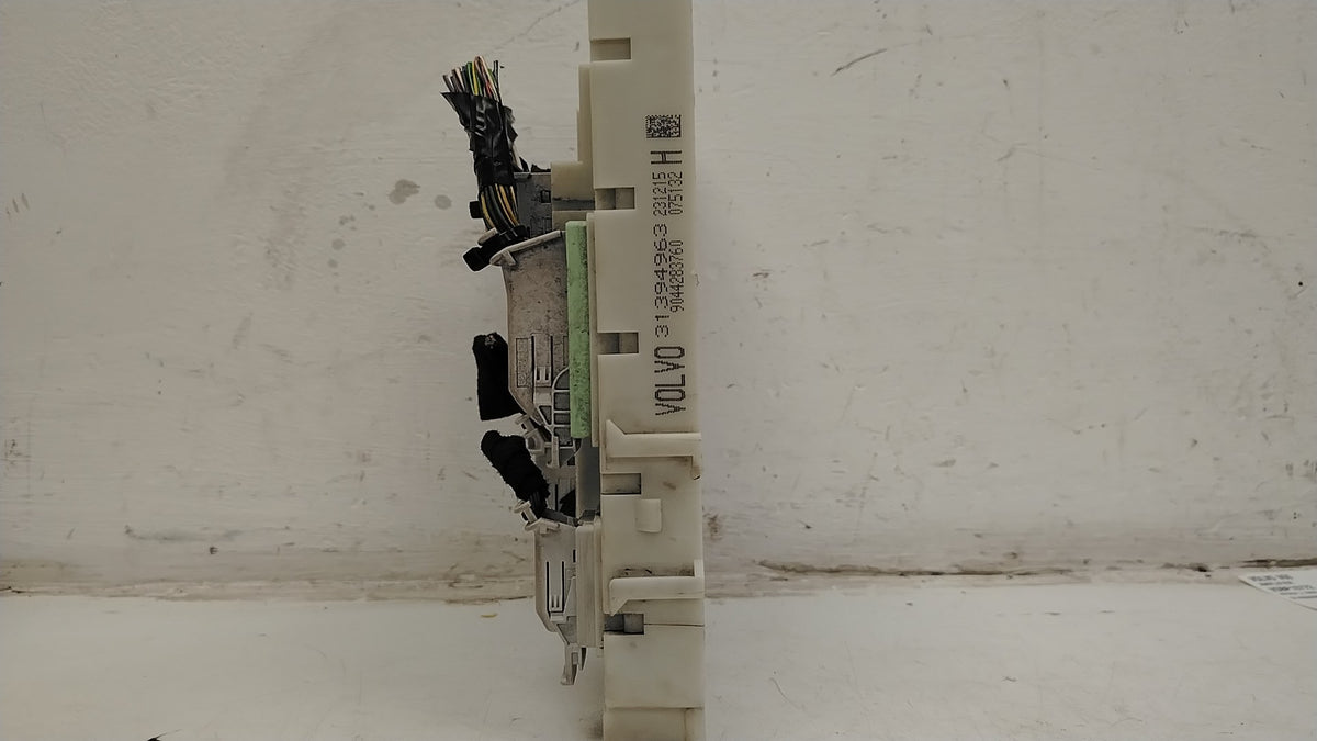 31394963 Volvo V40 D4 Rear Electronic Module Body ECU Fuse Box 2013-2015 1984cc Diesel