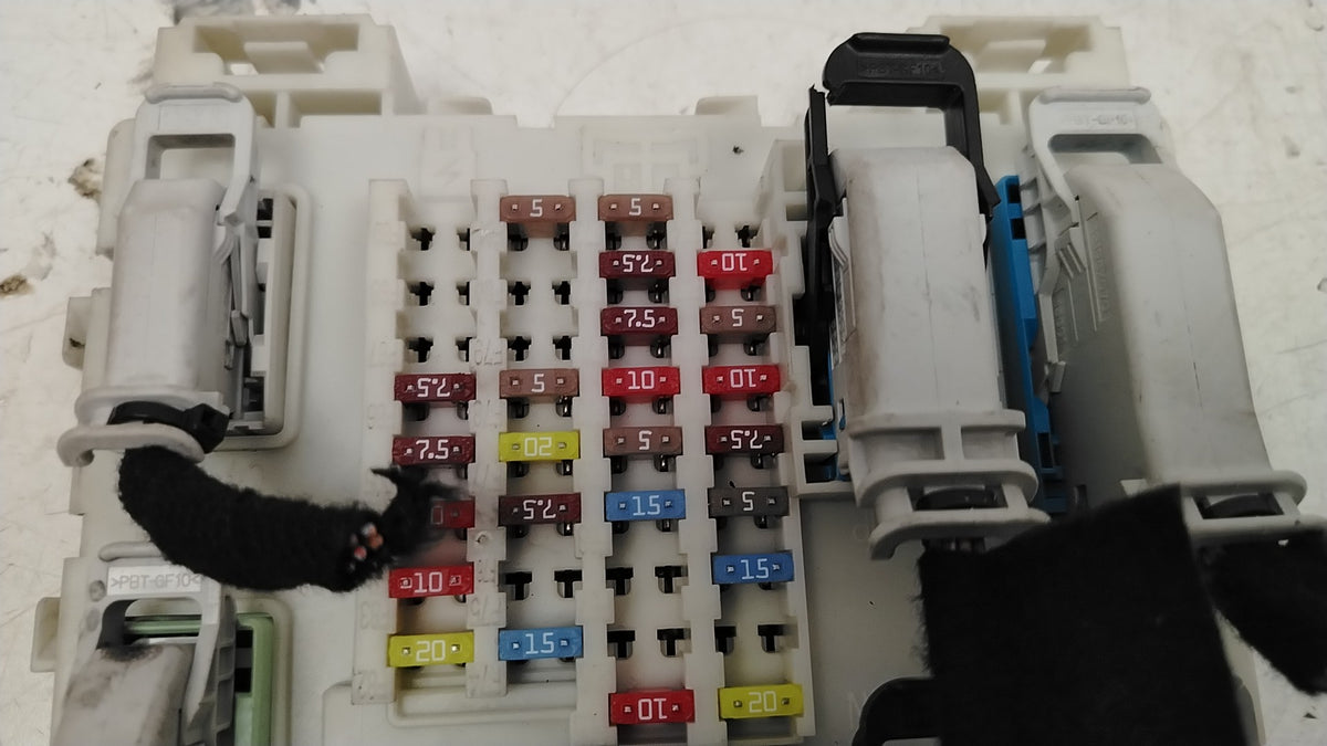 31394963 Volvo V40 D4 Rear Electronic Module Body ECU Fuse Box 2013-2015 1984cc Diesel