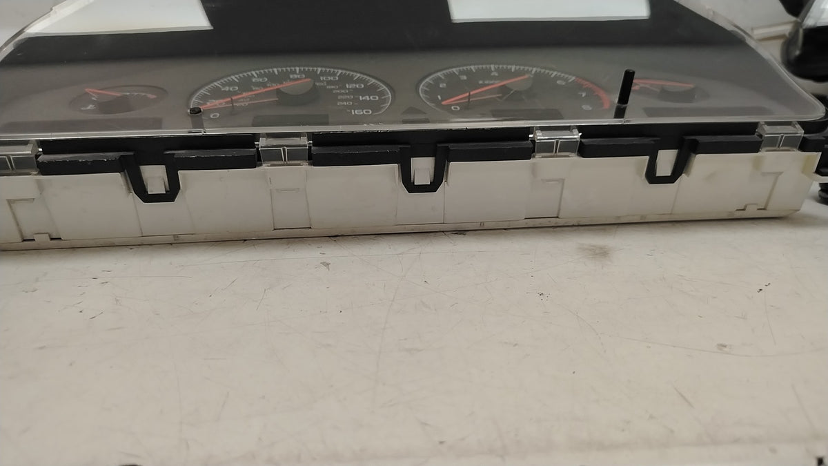 9499669 Volvo V70 D5 Instrument Cluster Speedo Clocks 2000-2004 2401cc Genuine Green Plug
