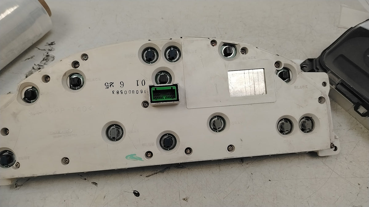9499669 Volvo V70 D5 Instrument Cluster Speedo Clocks 2000-2004 2401cc Diesel Automatic Green Plug