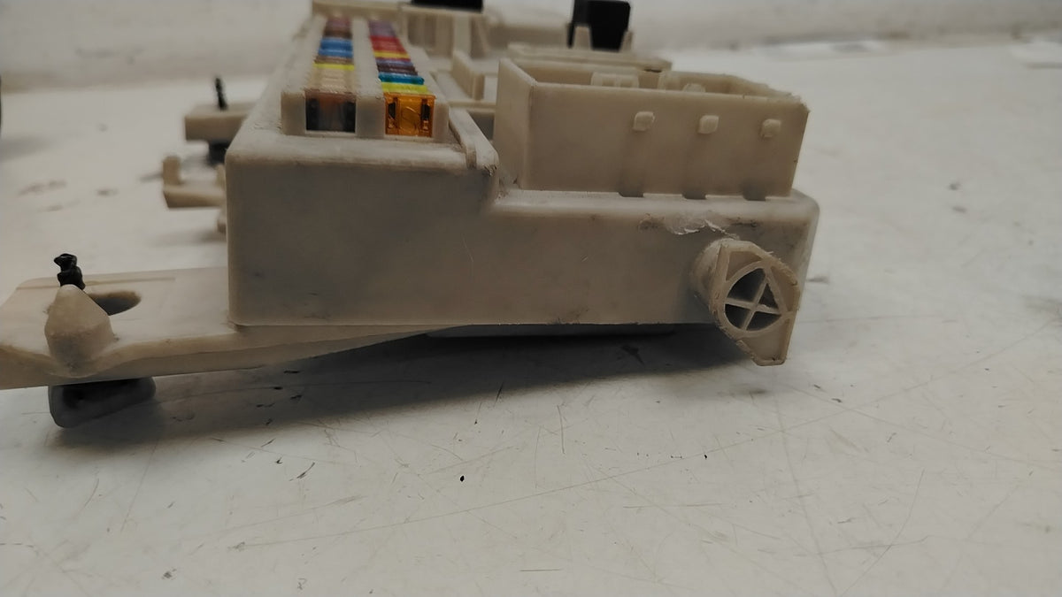 30765015 Volvo S40 CEM Central Electronic Module Fuse Relay Box 2004-2007 2.4 Petrol Automatic AWD