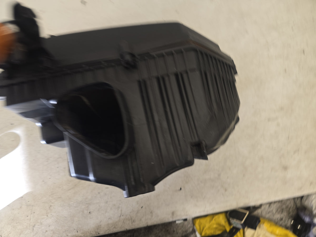 2012 Volvo V60 DRIVe Air Filter Housing 31274475 1560cc D4162T Diesel — Genuine