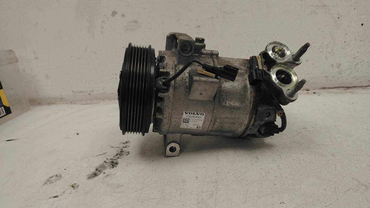 2018-2022 Volvo XC40 T3 Air Con Compressor 32260849 1477cc Petrol Automatic — Genuine