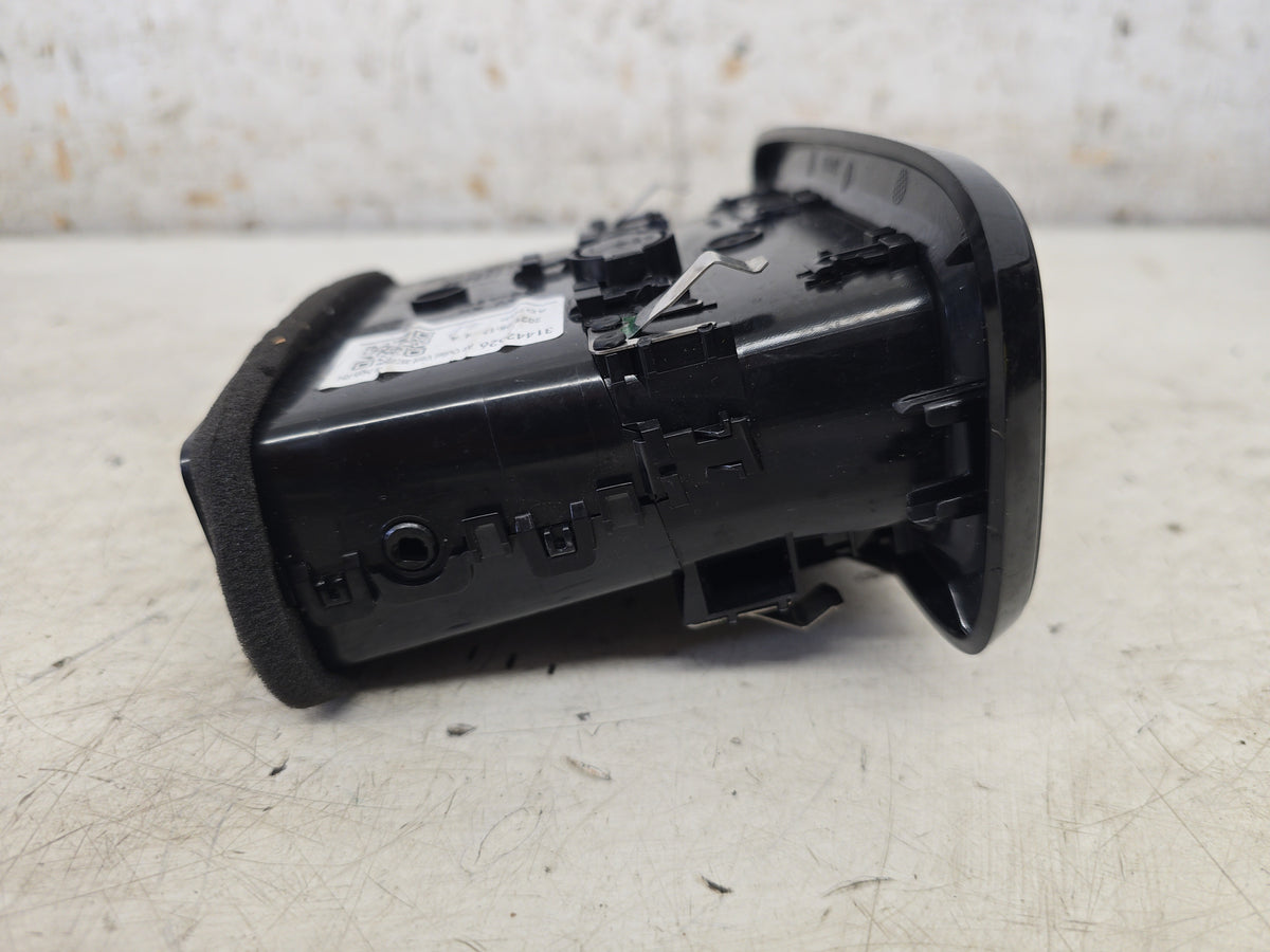 31442626 Volvo XC40 T3 Right Dashboard Air Vent 2015–2025 1477cc Petrol — Genuine, Grade A