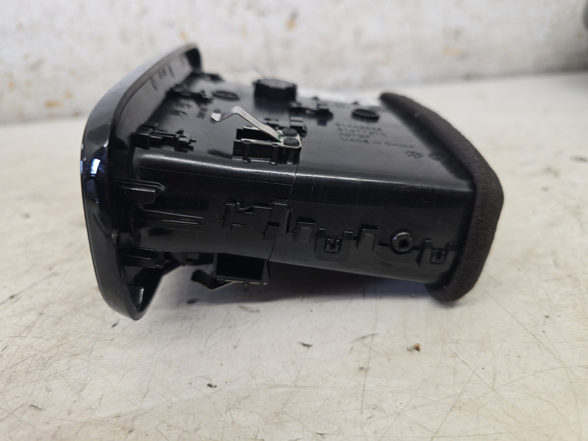 31442626 Volvo XC40 T3 Right Dashboard Air Vent 2015–2025 1477cc Petrol — Genuine, Grade A