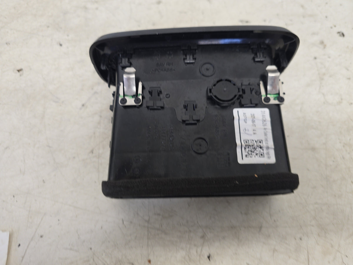 31442626 Volvo XC40 T3 Right Dashboard Air Vent 2015–2025 1477cc Petrol — Genuine, Grade A