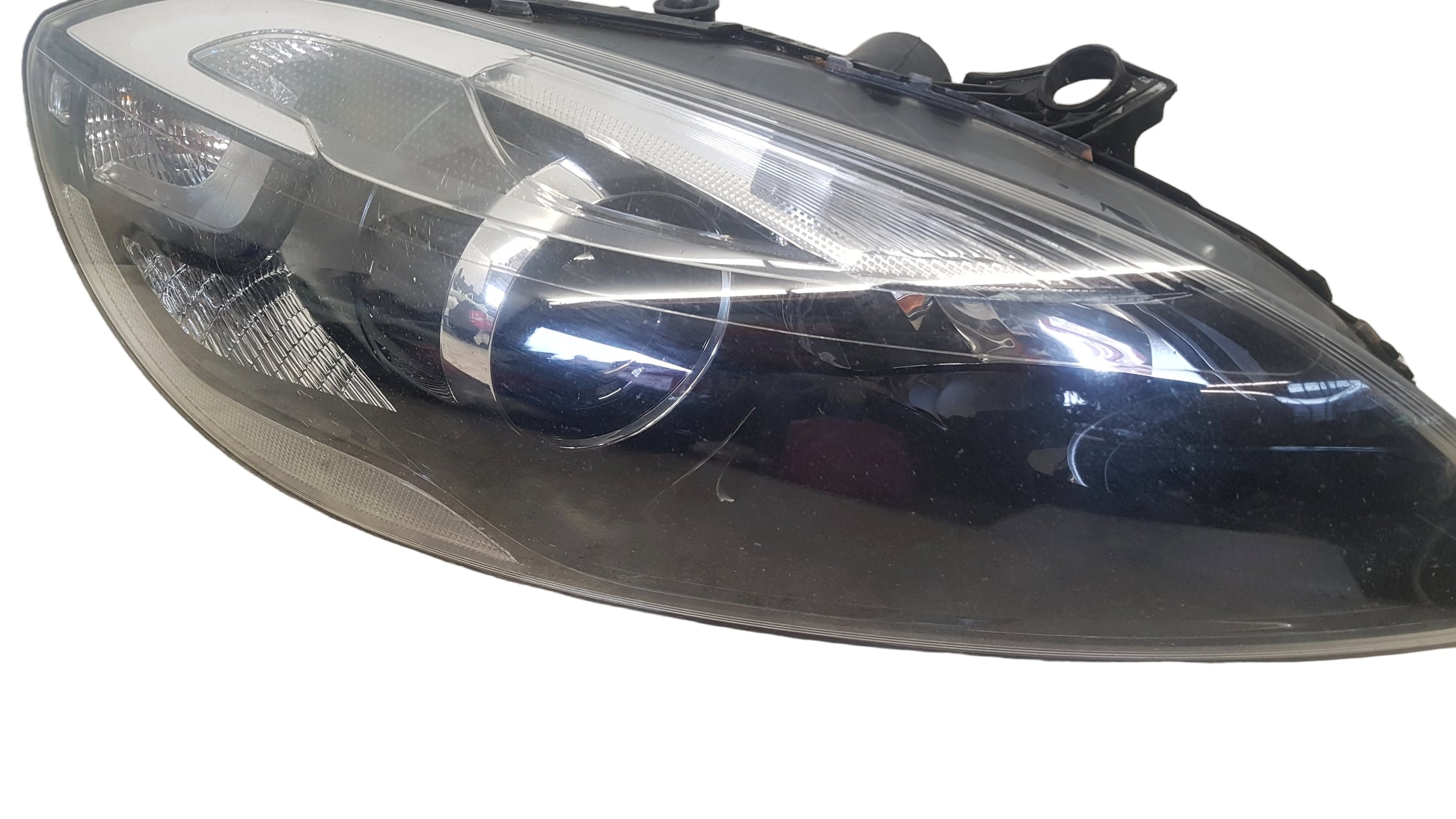 2015 Volvo V40 Right Driver Side Headlight 31420010