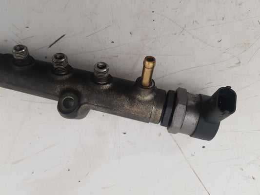 2000-2007 Volvo XC70 D5 Fuel Injection Rail 30757146 2400cc Diesel — VS Breakers Nottingham