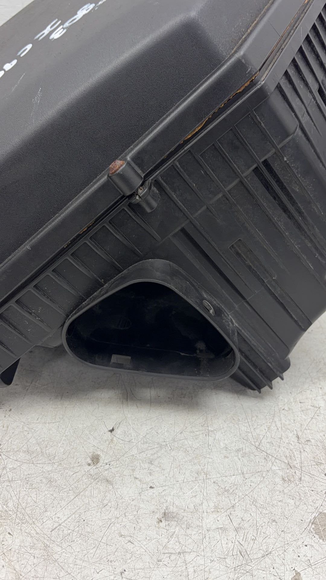 2016-2023 Volvo XC90 II T8 Air Filter Box 38018201