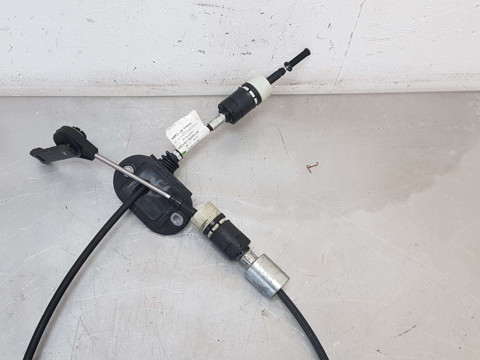 2014-2018 Volvo S80 V70 Gear Shifter Cable Set 31367929