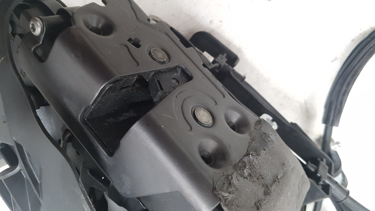 2006 Volvo C70 Left Front Door Lock Actuator 31416681