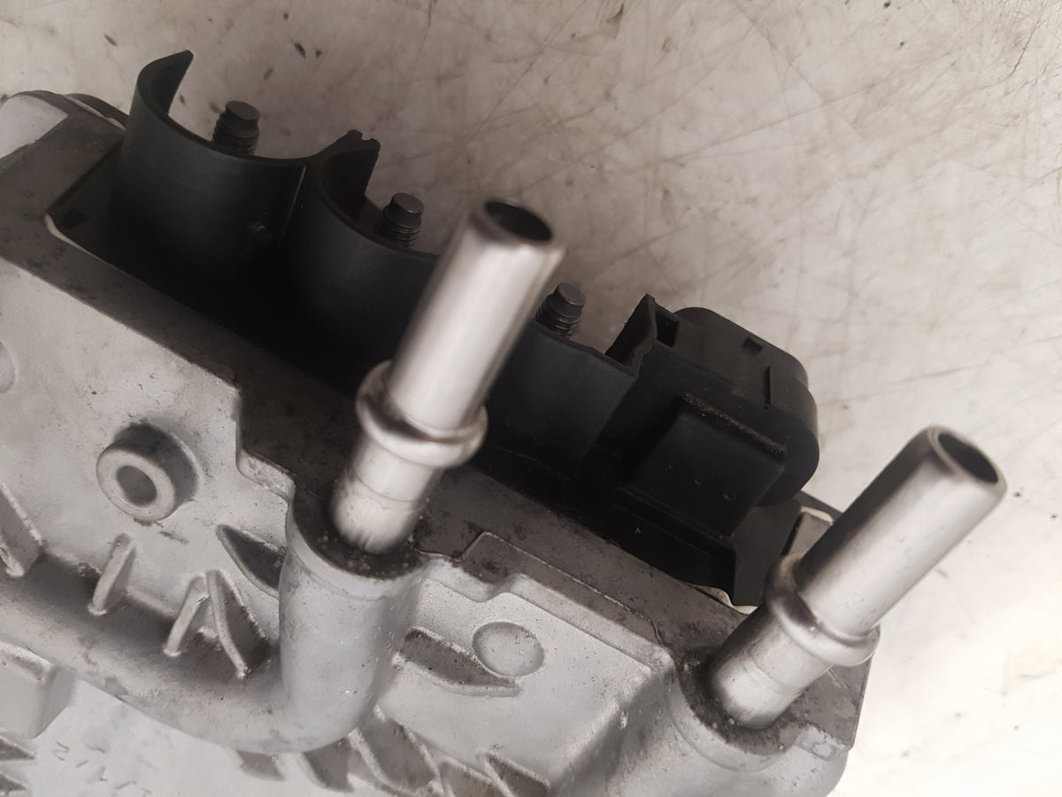Volvo V90 Voltage Converter 32301317 — photo 1