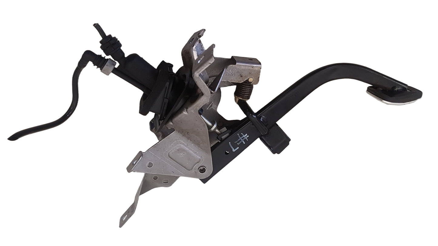2017-2025 Volvo XC40 536 Clutch Pedal 31290186