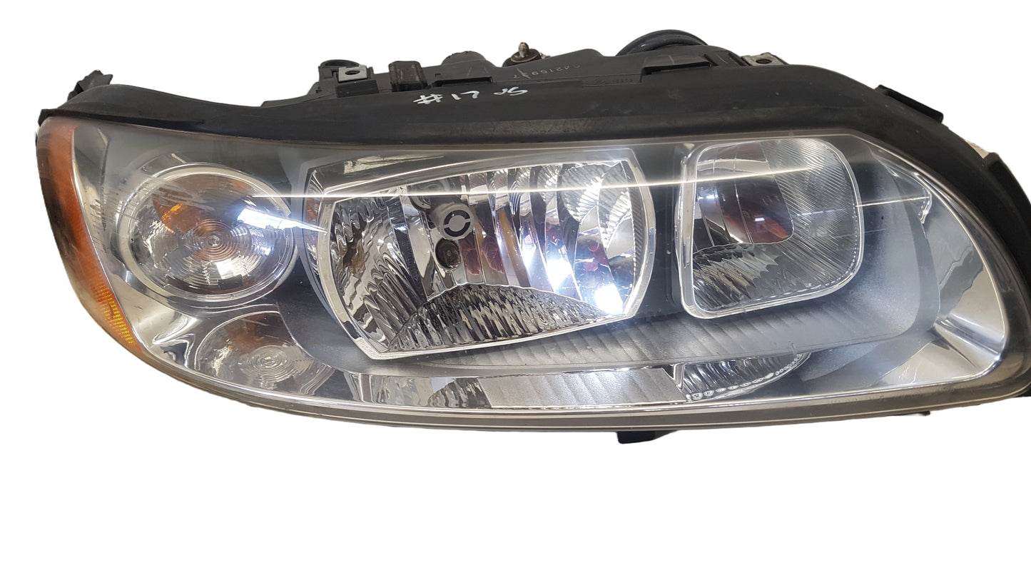 2003-2007 Volvo XC70 II Right Headlight 8693572