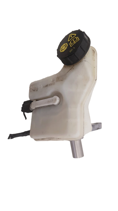 2010-2013 Volvo C30 Brake Master Cylinder and Fluid Reservoir CLASS 4