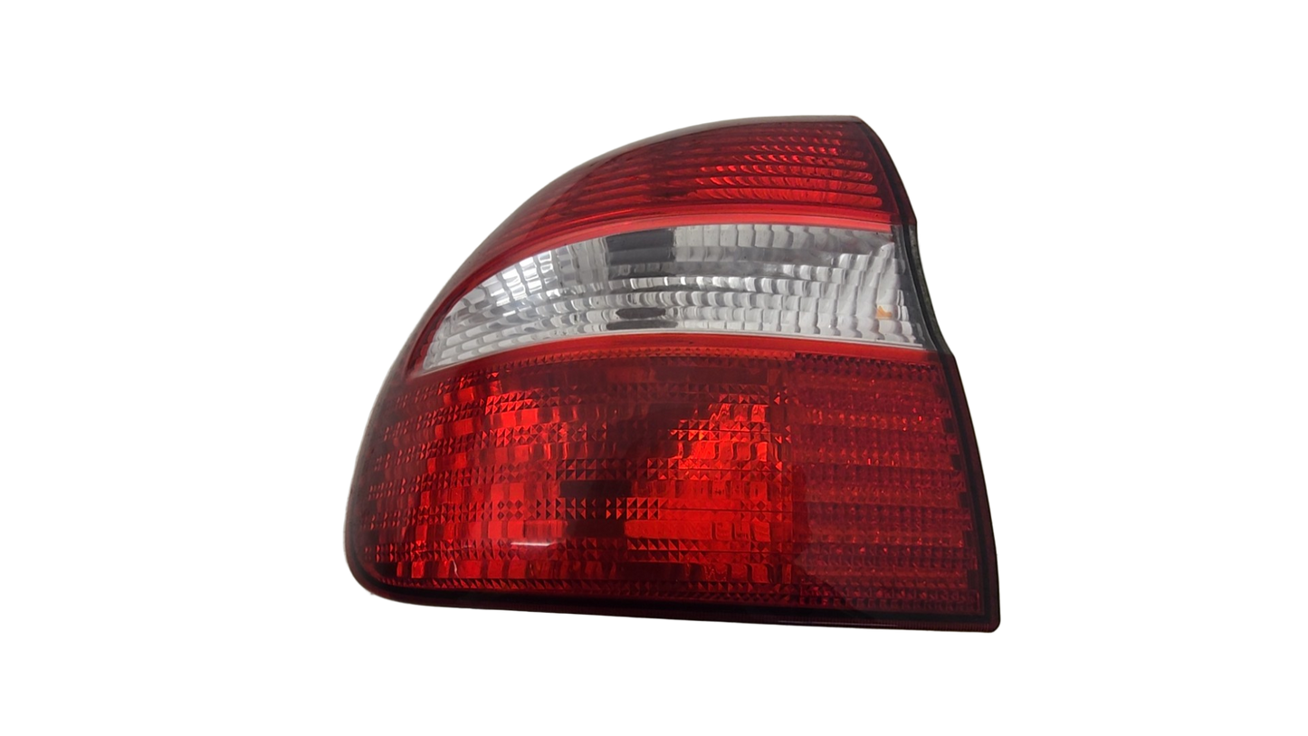 30621887 Volvo V40 Estate Rear Left Passenger Light Assembly 2000-2004 1587cc Petrol