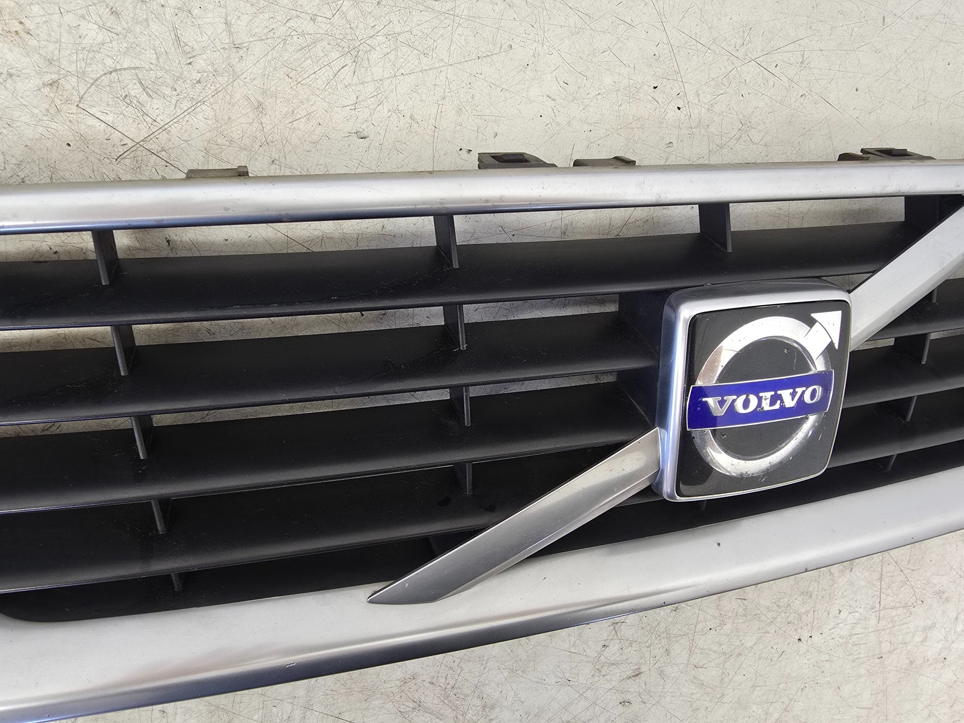 2008-2011 Volvo C30 Bumper Grille Silver 30657194