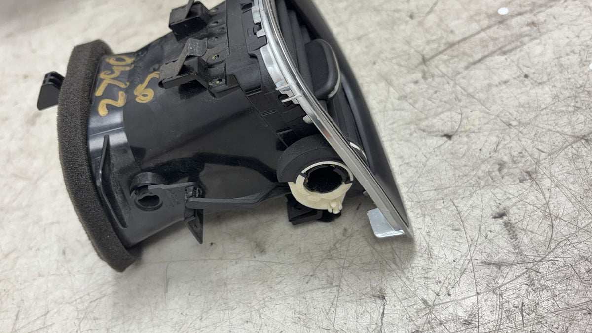 Volvo V40 Dashboard Air Vent 1281851 — photo 2