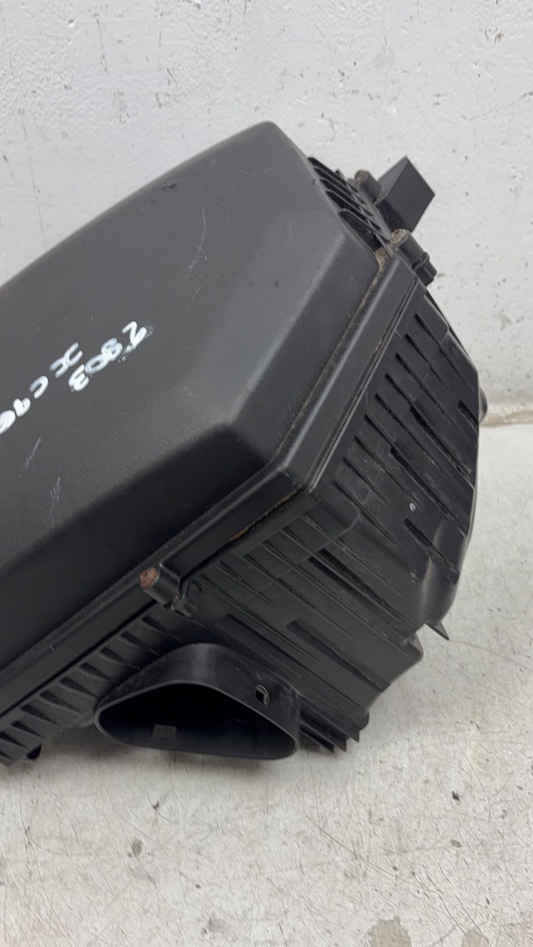 2016-2023 Volvo XC90 II T8 Air Filter Box 38018201