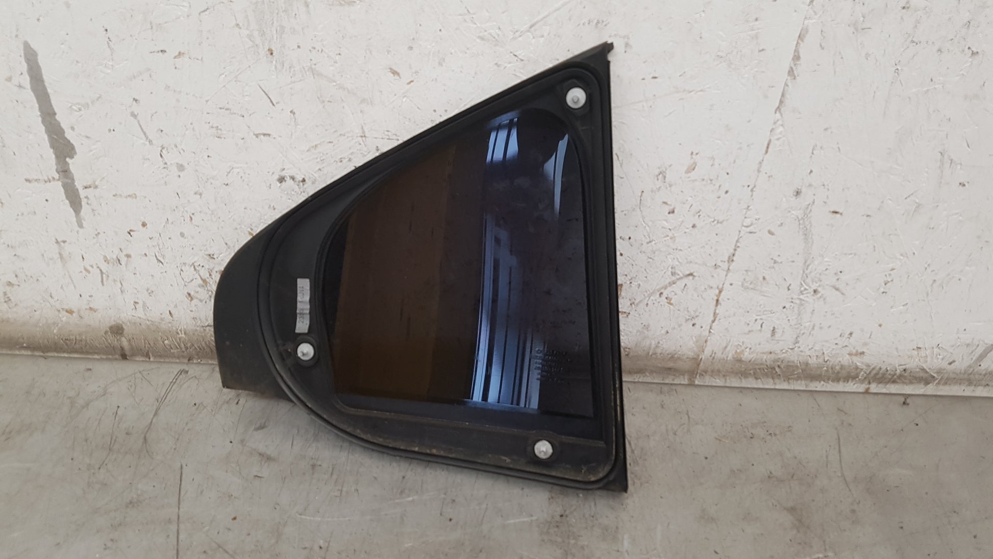 Volvo S80 Quarter Window Glass 30779888 — photo 2